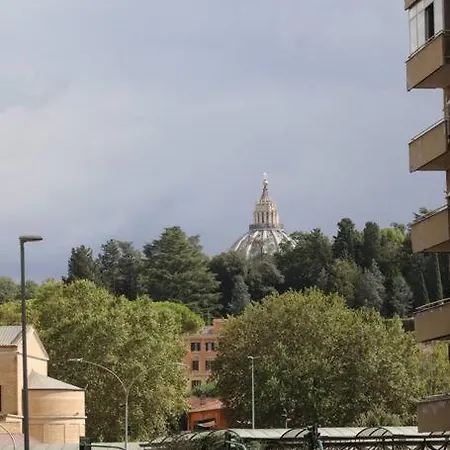 Pochi Passi Da San Pietro Metro A Cipro *